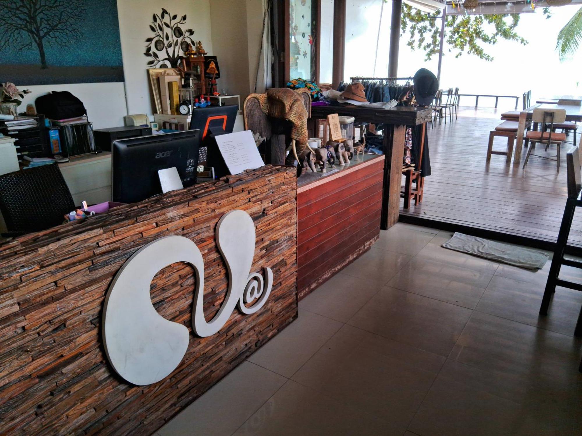 At Samui Haus Hotel Липа Ной Екстериор снимка