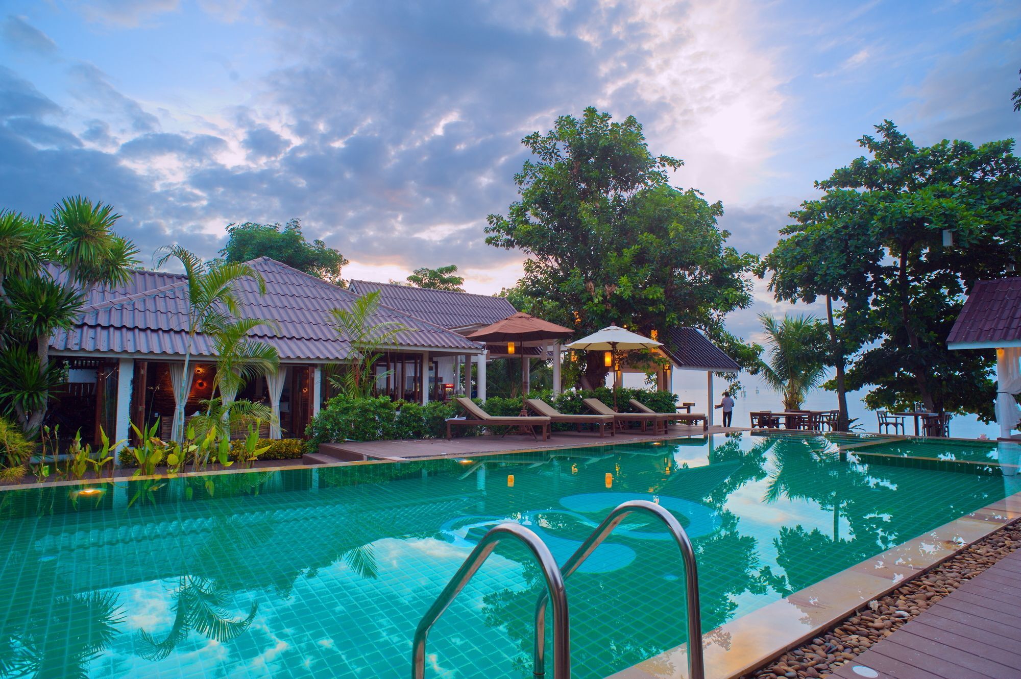 At Samui Haus Hotel Липа Ной Екстериор снимка
